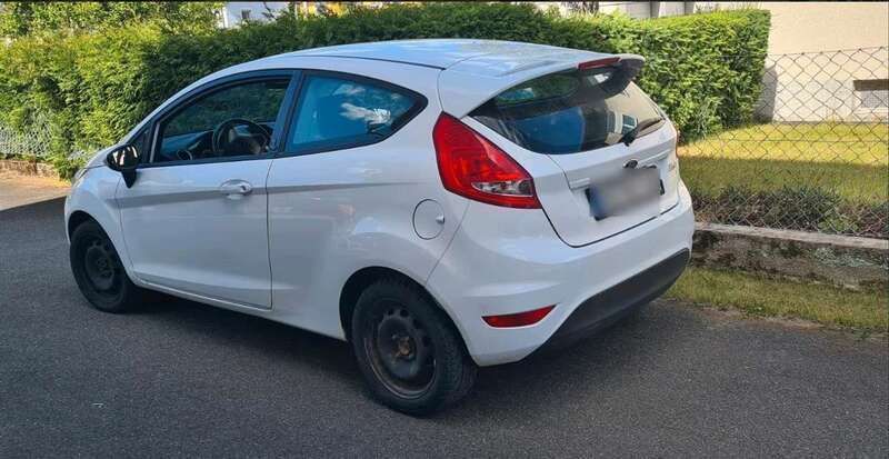 Weiß Gebraucht 2012 Ford Fiesta Trend Kleinwagen | 1.500 € - Bild 1/3