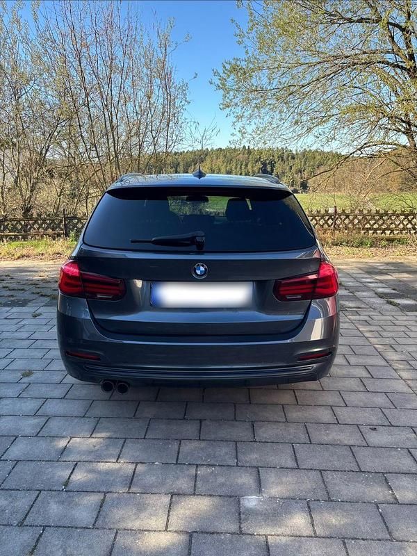 Gebraucht BMW 320 Advantage 190 PS (139 kW) 2018 Grau Kombi