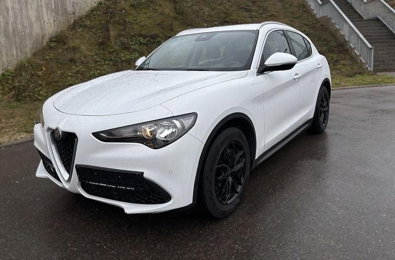 Bianco alfa Gebraucht 2020 Alfa Romeo Stelvio Business SUV | 19.000 € - Bild 1/4