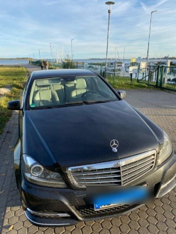 Grau Gebraucht 2012 Mercedes C250 Limousine | 11.250 € (Superpreis) - Bild 1/4