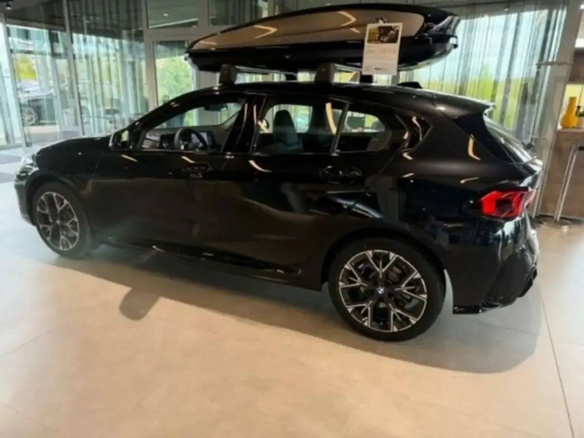 Nowe BMW 118 Performance 150 KM (110 kW) 2025 Czarny Hatchback