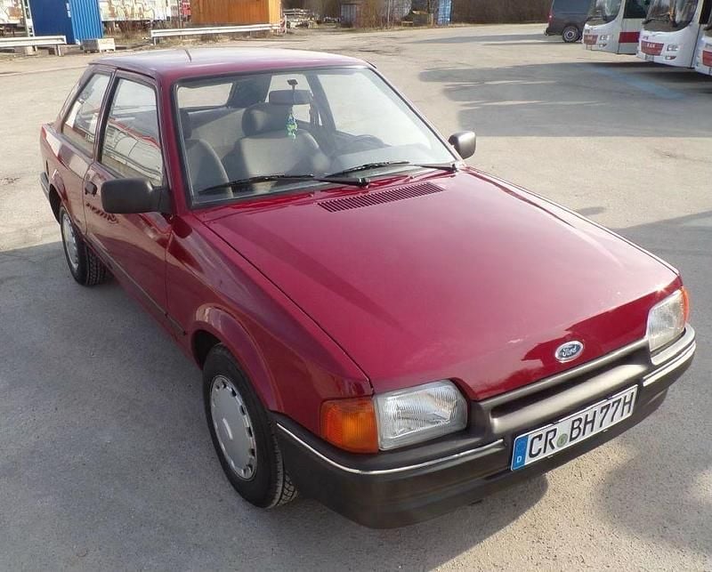 Gebraucht Ford Escort 73 PS (53 kW) 1985 Rot Limousine