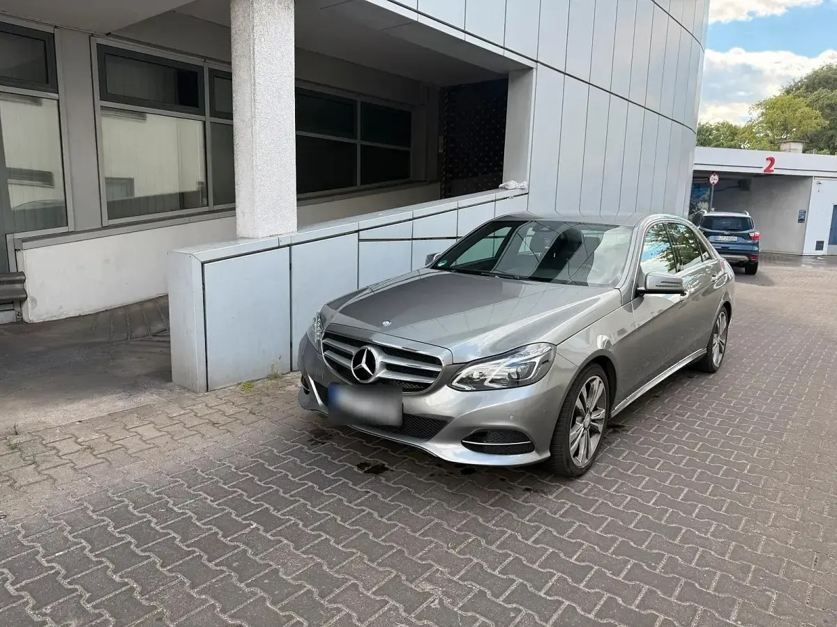 Gebraucht Mercedes E300 Avantgarde 204 PS (150 kW) 2013 Silber Limousine
