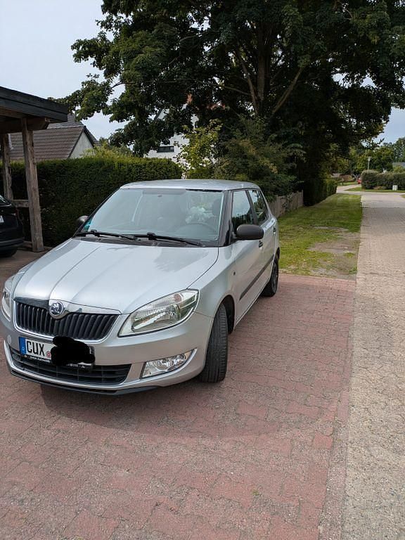 Silber Gebraucht 2014 Skoda Fabia Limousine | 4.400 € (Fairer Preis) - Bild 1/4
