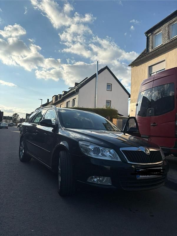 Gebraucht Skoda Octavia 160 PS (117 kW) 2011 Schwarz Kombi