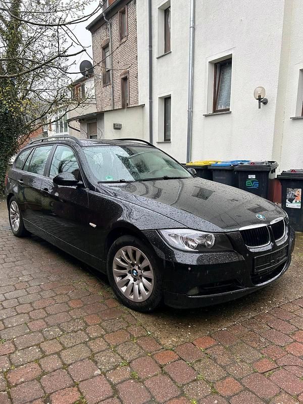 Gebraucht BMW 320 163 PS (119 kW) 2007 Schwarz Kombi