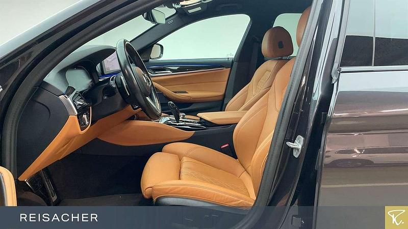 Gebraucht BMW 530 Efficient Dynamics 286 PS (210 kW) 2023 Sophistograu brillanteffekt Kombi