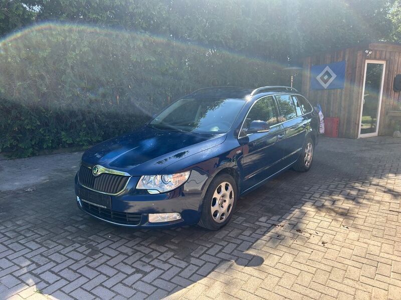 Blau Gebraucht 2012 Skoda Superb Family Kombi | 4.000 € (Superpreis) - Bild 1/2
