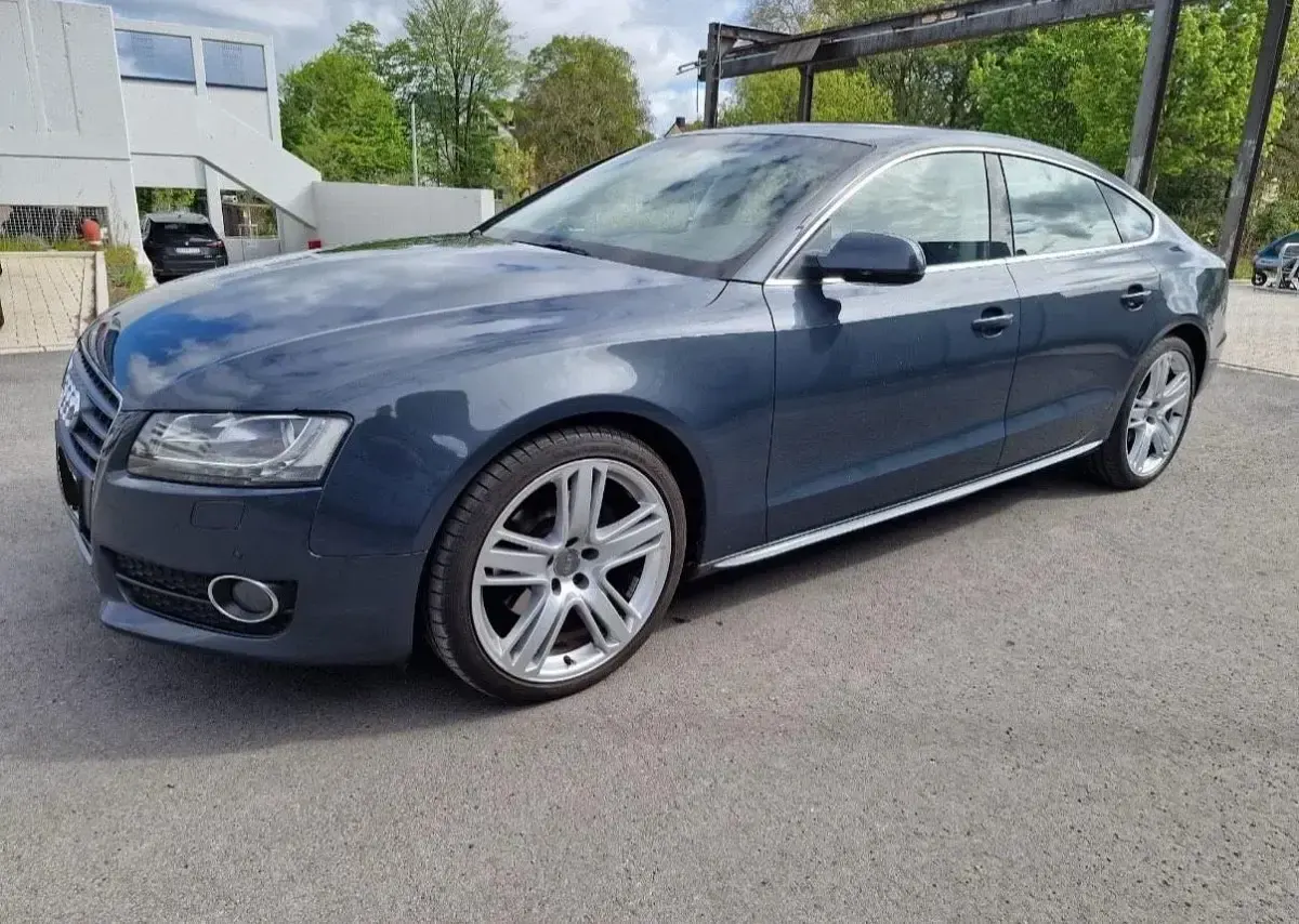 Używany Audi A5 Design 143 KM (105 kW) 2010 Szary Coupe