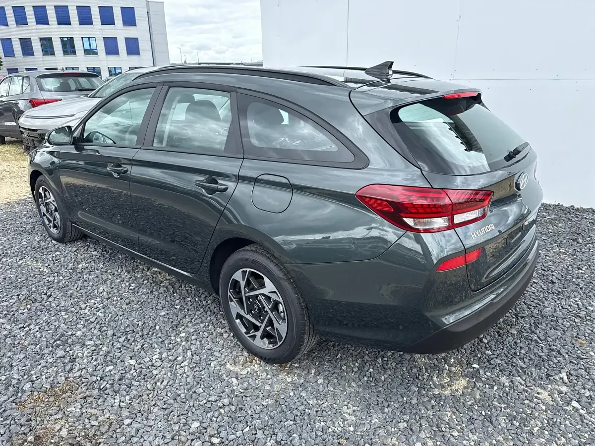 Neu Hyundai i30 Style 150 PS (110 kW) 2026 Cypress green t2p Kombi
