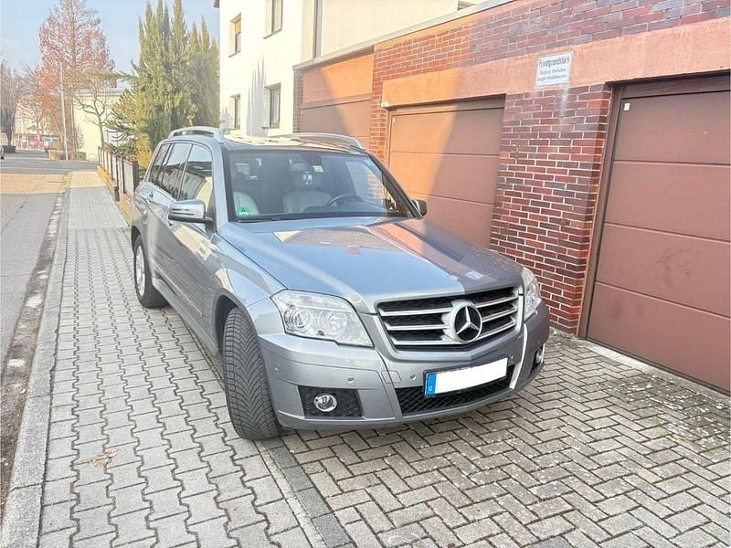 Grau Gebraucht 2011 Mercedes GLK220 SUV | 9.900 € (Fairer Preis) - Bild 1/4