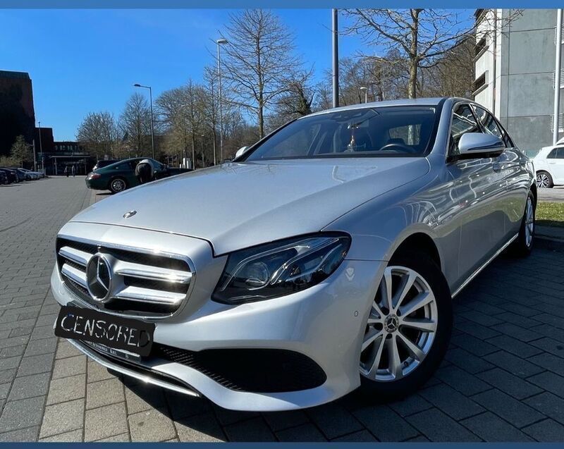 Silber Gebraucht 2018 Mercedes E220 Limousine | 25.000 € (Superpreis) - Bild 1/4