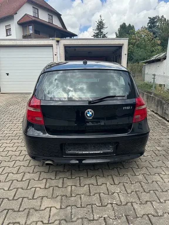 Gebraucht BMW 116 122 PS (89 kW) 2011 Schwarz Kleinwagen