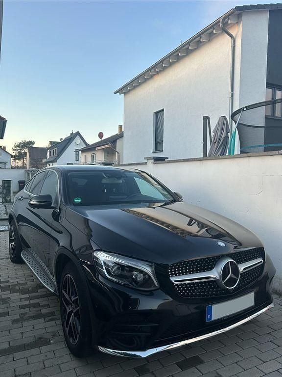 Schwarz Gebraucht 2017 Mercedes GLC350 AMG line Coupé | 34.900 € (Fairer Preis) - Bild 1/4