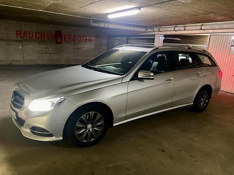 Grau Gebraucht 2015 Mercedes E200 Kombi | 13.400 € (Fairer Preis) - Bild 1/4