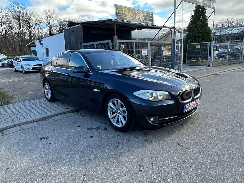 Gebraucht BMW 520 Sport Line 184 PS (135 kW) 2013 Grau Limousine
