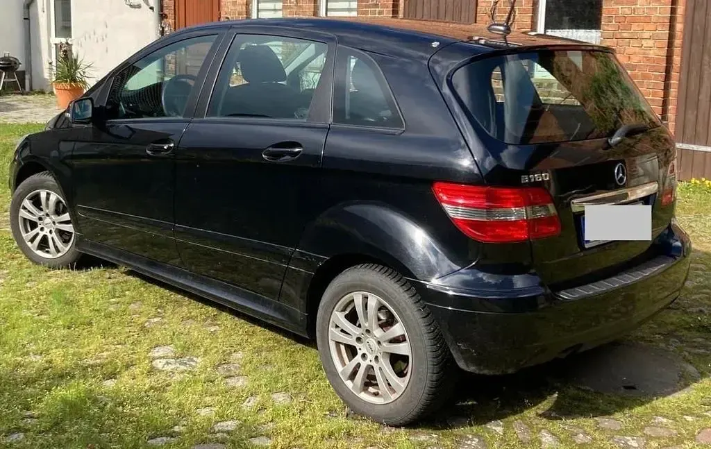 Gebraucht Mercedes B160 95 PS (69 kW) 2011 Schwarz Kleinwagen