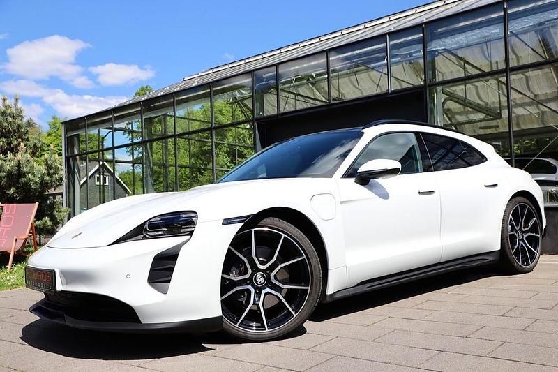 Weiß Gebraucht 2023 Porsche Taycan Sport Turismo Limousine | 68.950 € (Guter Preis) - Bild 1/4