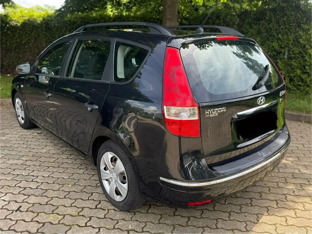 Gebraucht Hyundai i30 109 PS (80 kW) 2010 Schwarz Kombi