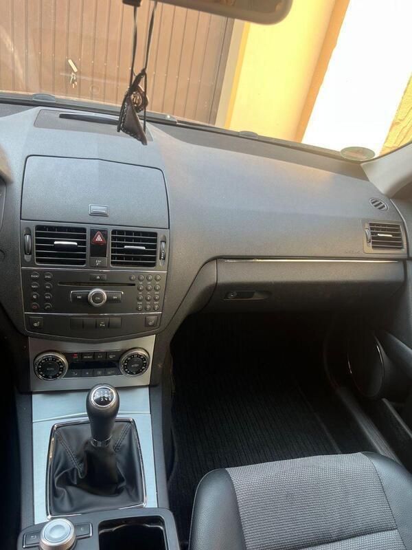 Schwarz Gebraucht 2008 Mercedes 220 Kombi | 5.250 € - Bild 1/4