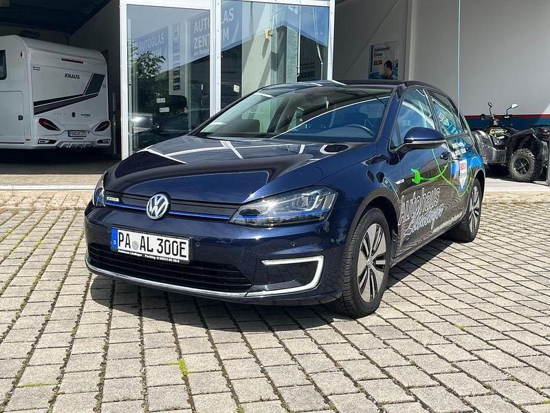 Blau Gebraucht 2016 VW e-Golf Kleinwagen | 9.998 € (Guter Preis) - Bild 1/4