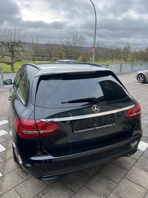 Gebraucht Mercedes C200 160 PS (117 kW) 2018 Schwarz Kombi