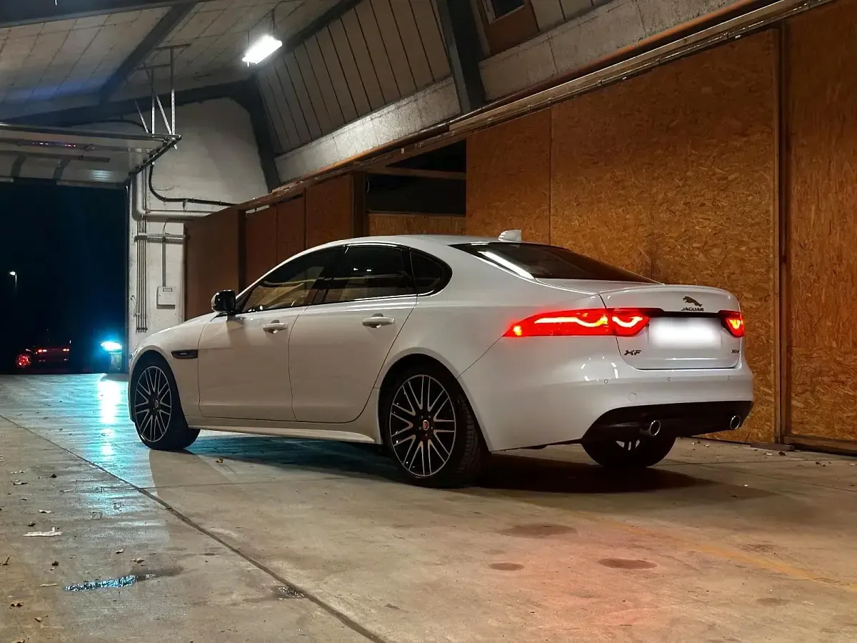 Gebraucht Jaguar XF 300 PS (220 kW) 2016 Weiß Limousine