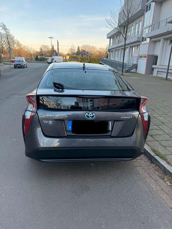 Gebraucht Toyota Prius Comfort 122 PS (89 kW) 2016 Grau Limousine