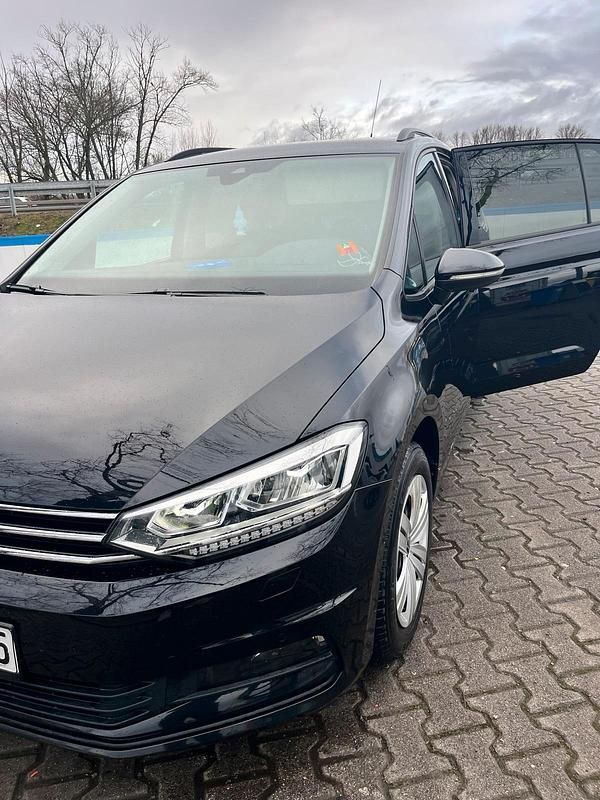 Gebraucht VW Touran 150 PS (110 kW) 2022 Schwarz Van / Kleinbus