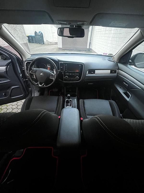 Gebraucht Mitsubishi Outlander 150 PS (110 kW) 2016 Grau SUV