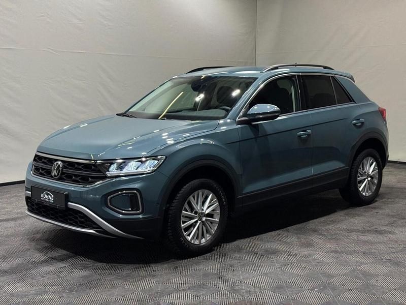 Gebraucht VW T-Roc Life 116 PS (85 kW) 2025 Petroleum blue metallic SUV