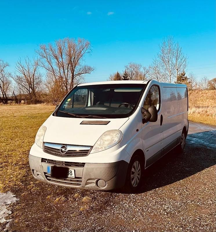 Gebraucht Opel Vivaro 114 PS (83 kW) 2012 Weiß Van / Kleinbus