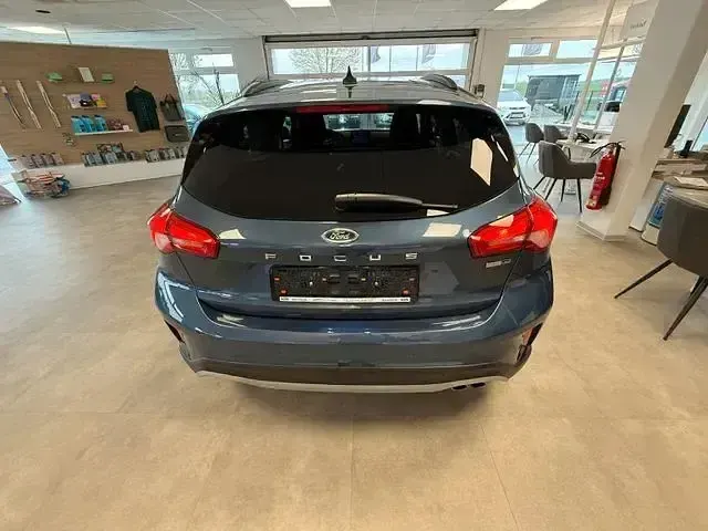 Usata Ford Focus Active 155 CV (114 kW) 2021 Blu Berlina