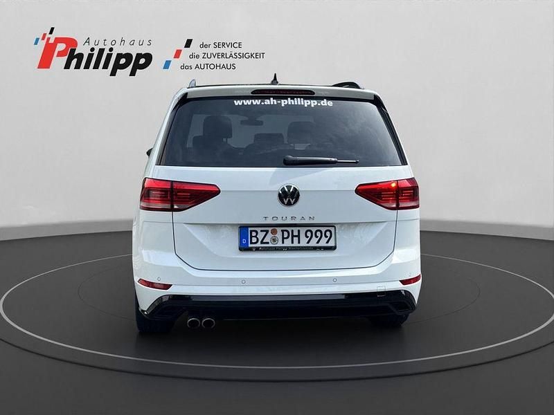 Gebraucht VW Touran Highline 150 PS (110 kW) 2022 Weiß Van / Kleinbus