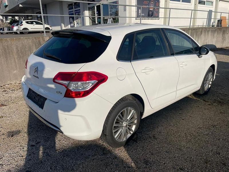 Gebraucht Citroën C4 SELECTION 92 PS (67 kW) 2013 Weiß Limousine