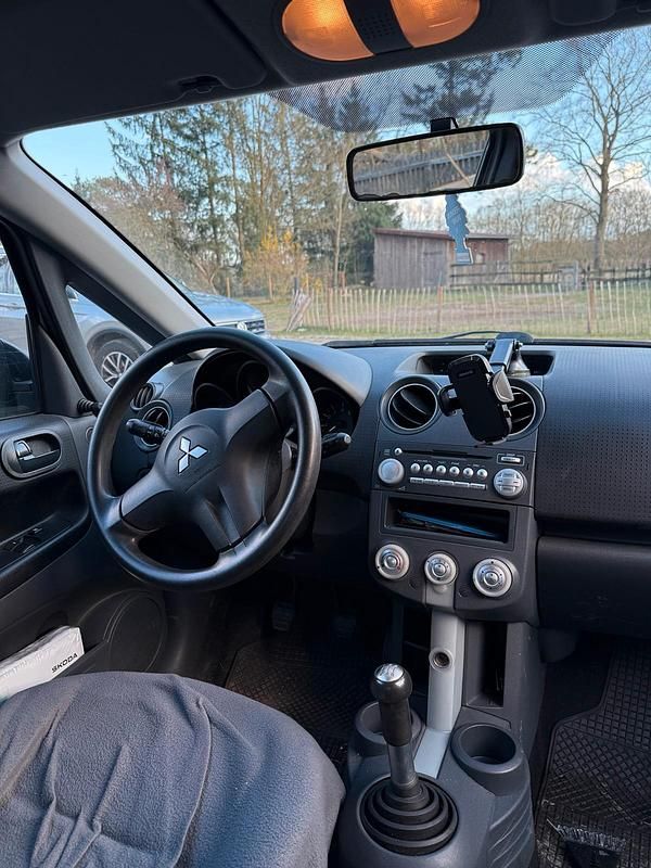 Second-hand Mitsubishi Colt 75 CP (55 kW) 2007 Alb Hatchback