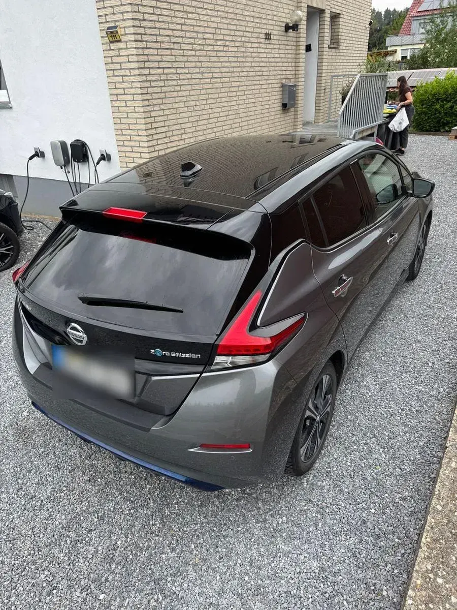 Gebraucht Nissan Leaf Tekna 110 kW (150 PS) 2022 Grau Kleinwagen