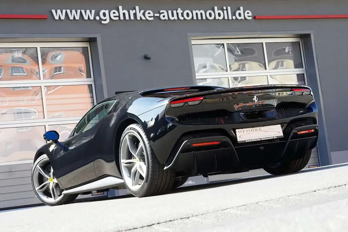 Second-hand Ferrari 296 829 CP (609 kW) 2024 Negru Coupe