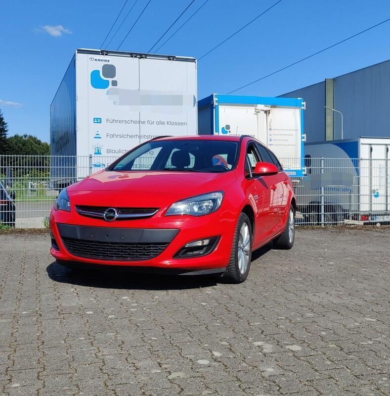 Rot Gebraucht 2013 Opel Astra Active Kombi | 3.800 € (Guter Preis) - Bild 1/4