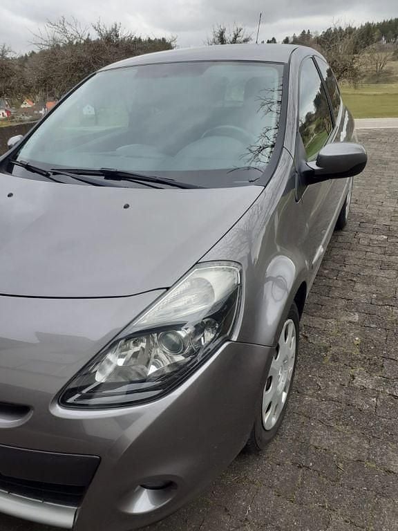 Gebraucht Renault Clio III 101 PS (74 kW) 2009 Grau Limousine