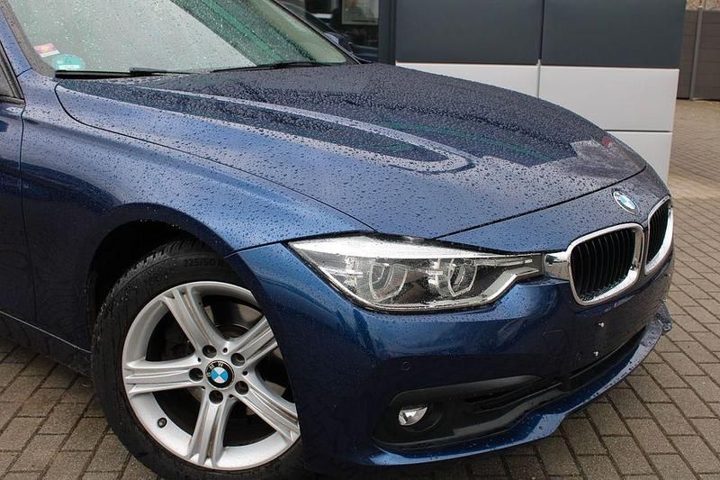 Gebraucht BMW 318 Advantage 150 PS (110 kW) 2016 Blau Kombi