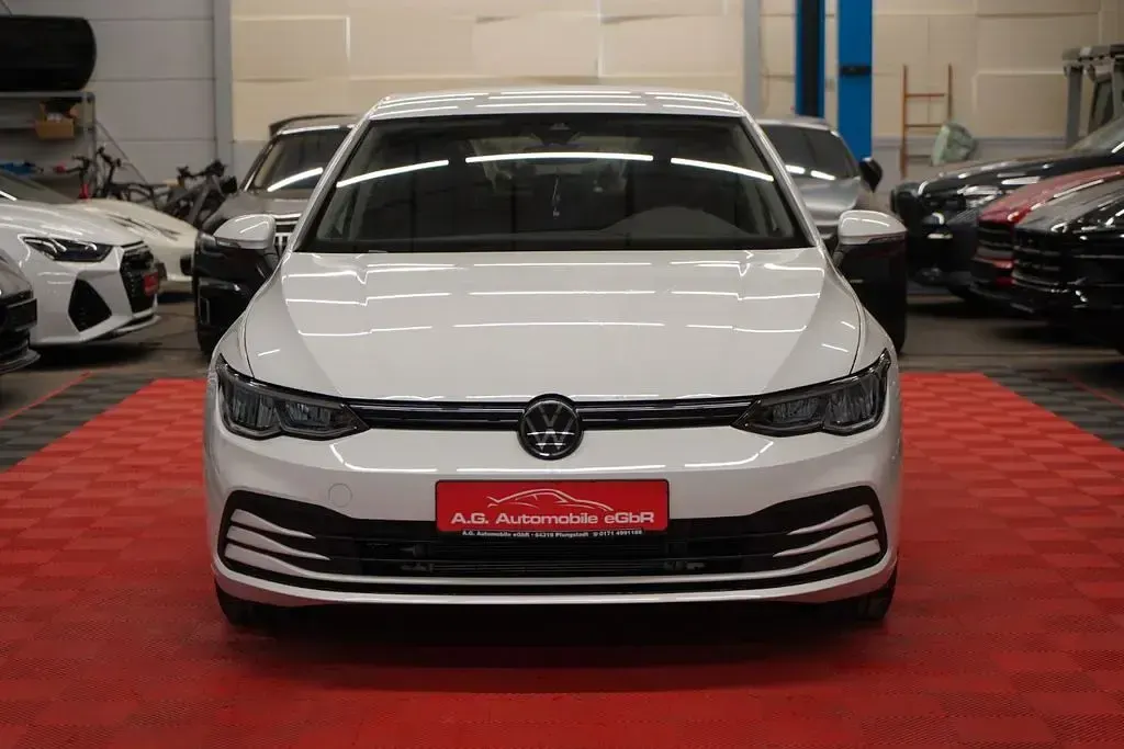 Gebraucht VW Golf VIII Life 150 PS (110 kW) 2024 Weiß Limousine