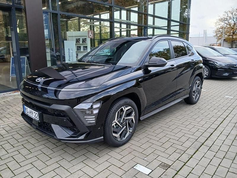 Abyss black Gebraucht 2025 Hyundai Kona N Line SUV | 31.690 € (Superpreis) - Bild 1/4