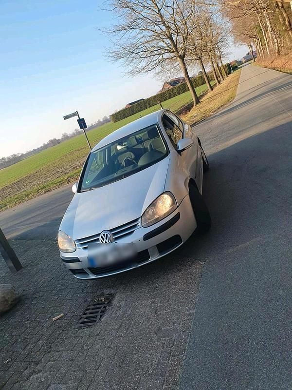 Gebraucht VW Golf V 105 PS (77 kW) 2004 Silber Kleinwagen