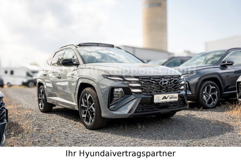 Shadow grey / sol Neu 2025 Hyundai Tucson N Line SUV | 39.485 € (Etwas zu teuer) - Bild 1/4