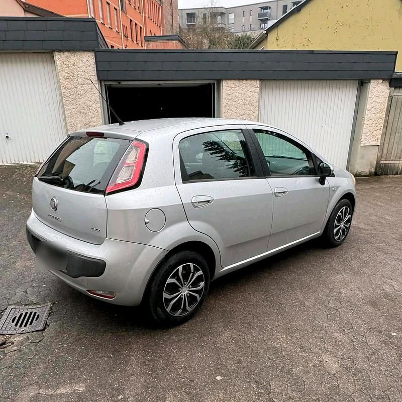Gebraucht Fiat Punto 65 PS (47 kW) 2010 Grau Kleinwagen