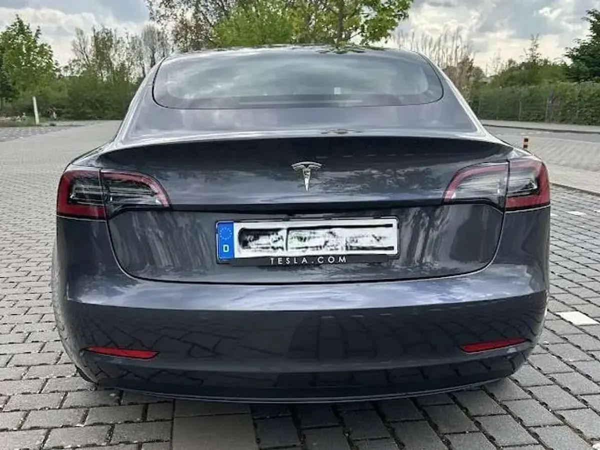 Usado Tesla Model 3 Standard Range Plus 225 kW (306 CV) 2022 Gris Berlina