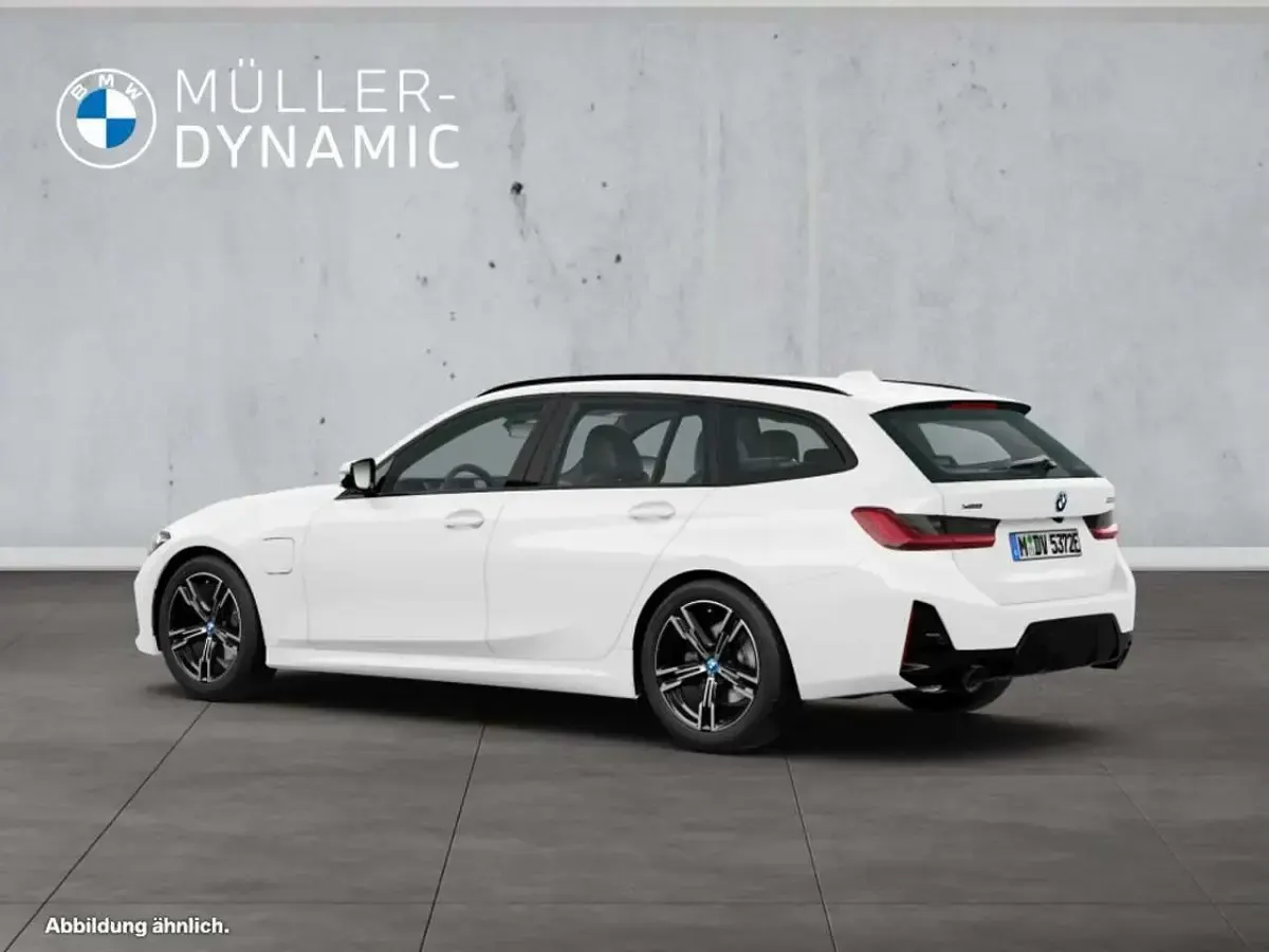 Gebraucht BMW 330e M Sport 292 PS (214 kW) 2022 Weiß Kombi