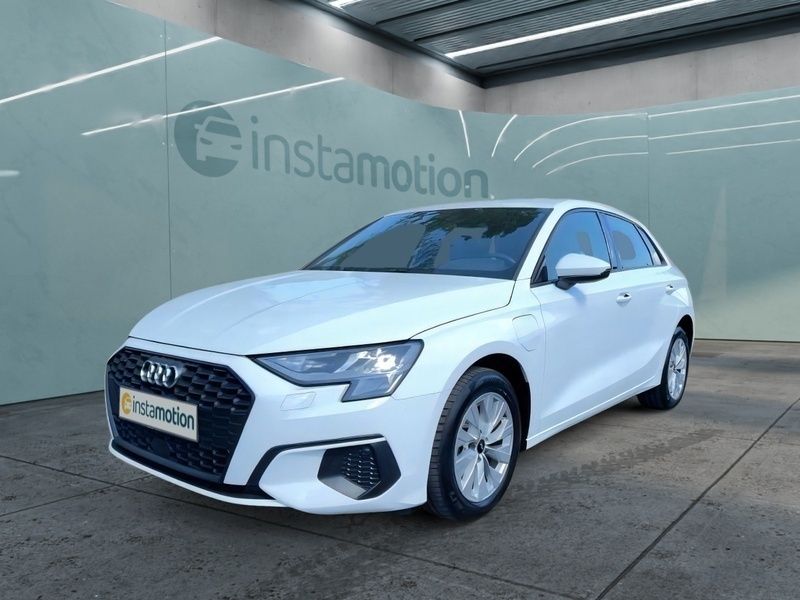 Weiß Gebraucht 2022 Audi A3 Sportback e-tron Limousine | 21.380 € (Fairer Preis) - Bild 1/4