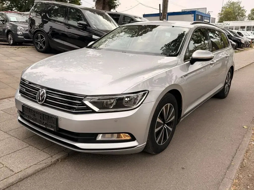 Gebraucht VW Passat Trendline 120 PS (88 kW) 2017 Reflexsilber Kombi
